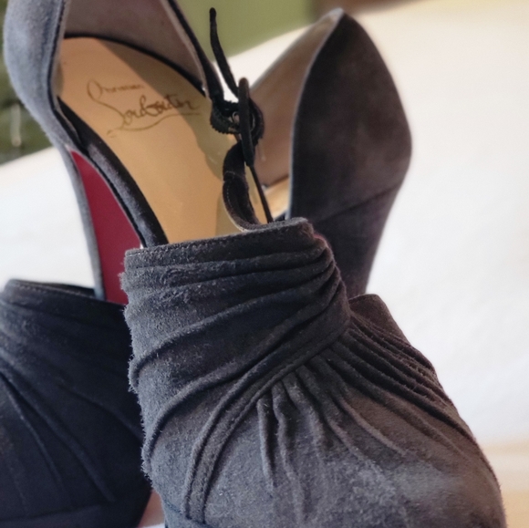 👠Christian Louboutin Suede D'Orsay size 38 like new❣️ - Picture 3 of 17